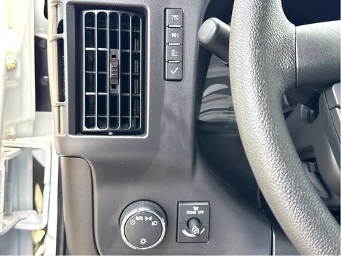 Used 2025 Chevrolet Express 3500 LT w/ LT Preferred Equipment Group RWD image 13