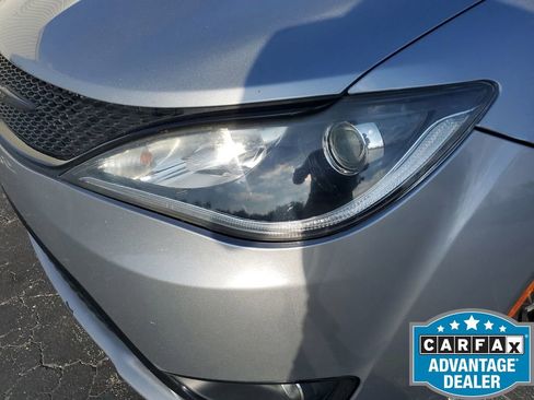 Used 2020 Chrysler Pacifica Touring w/ S Appearance Package image 18