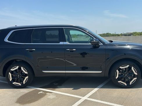 Used 2025 Kia Telluride S FWD image 14