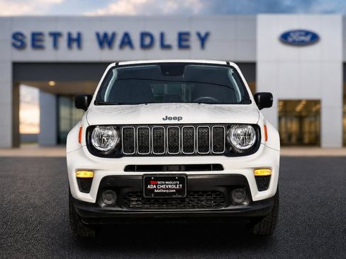 Used 2023 Jeep Renegade Latitude AWD/4WD image 2