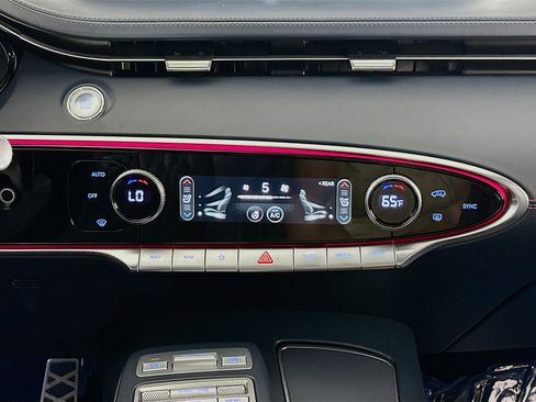 Used 2024 Genesis GV70 3.5T Sport w/ Sport Advanced Package image 12