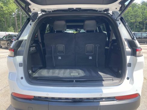 Used 2024 Jeep Grand Cherokee L Altitude RWD image 5