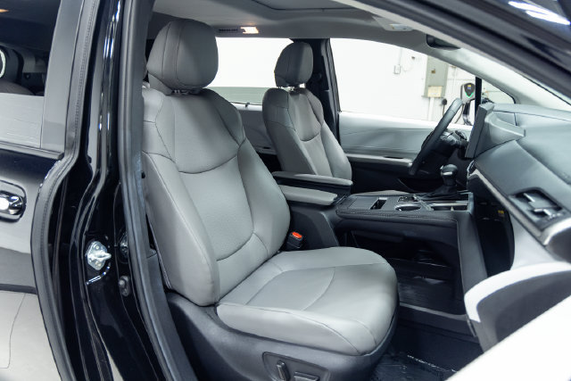 Used 2026 Toyota Sienna XLE FWD image 25
