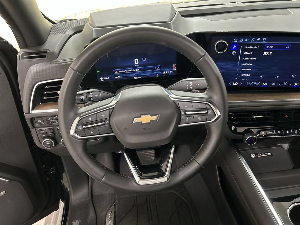 Certified 2025 Chevrolet Suburban High Country AWD/4WD image 4