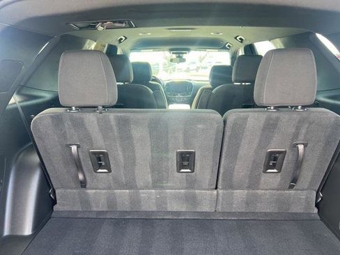 Used 2023 Chevrolet Traverse LT image 17