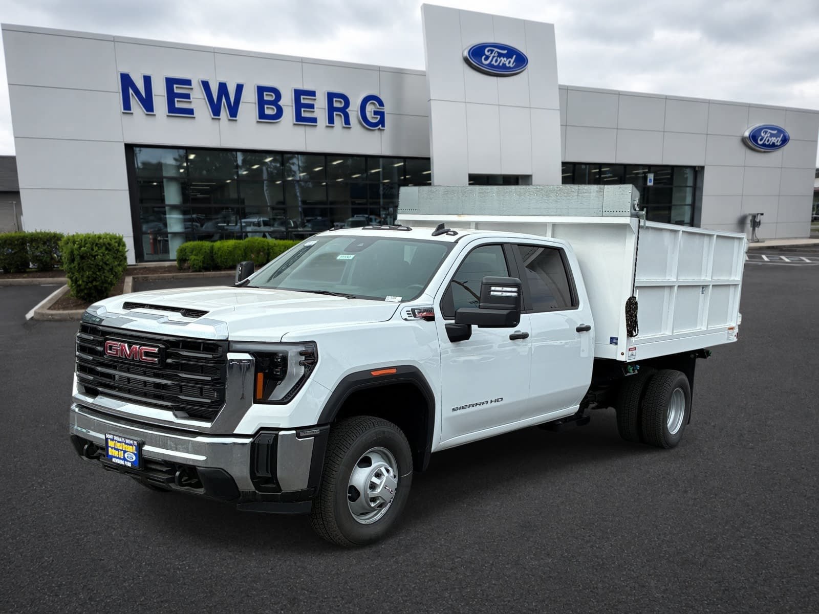 Used 2025 GMC Sierra 3500 Pro w/ Convenience Package AWD/4WD image 1