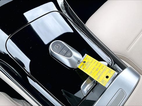 Used 2024 Mercedes-Benz GLC 300 4MATIC image 15