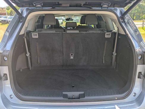 Used 2022 Toyota Highlander XLE FWD image 13