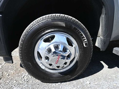 Used 2024 GMC Sierra 3500 SLE w/ SLE Convenience Package AWD/4WD image 5
