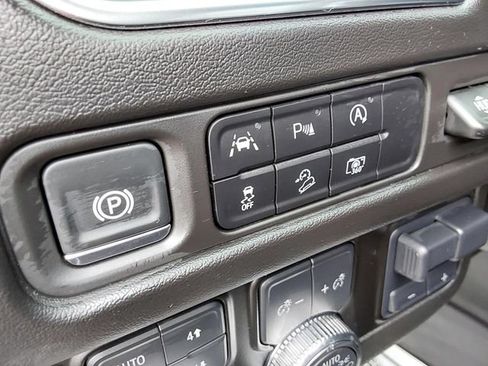 Used 2024 GMC Yukon AT4 w/ Technology Package AWD/4WD image 29