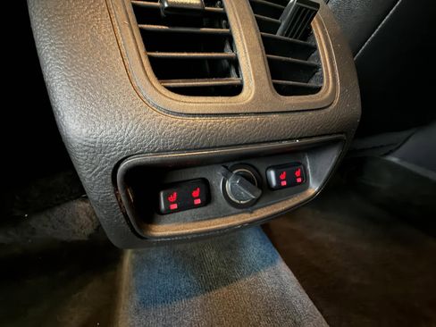 Used 2018 Ford Taurus Limited FWD image 21