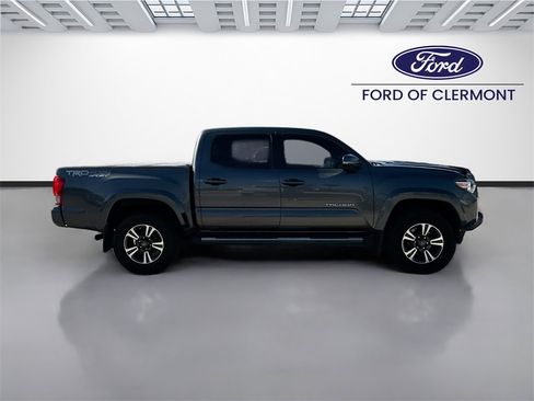 Used 2017 Toyota Tacoma TRD Sport image 8