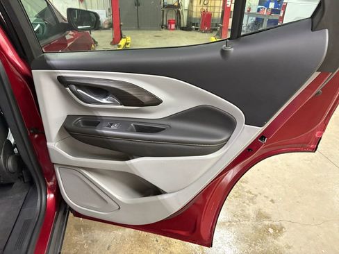 Used 2019 GMC Terrain SLT w/ Preferred Package image 14