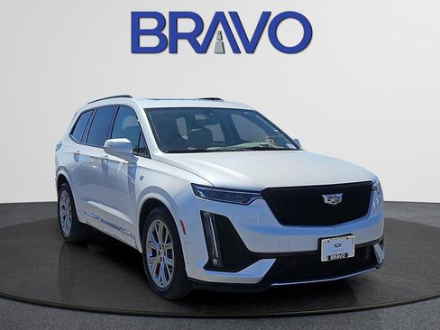 Used 2020 Cadillac XT6 Sport w/ Platinum Package AWD/4WD image 2