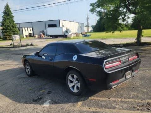 Used 2018 Dodge Challenger SXT RWD image 24