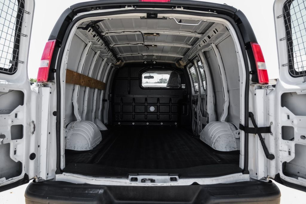 Used 2017 Chevrolet Express 2500 RWD image 46