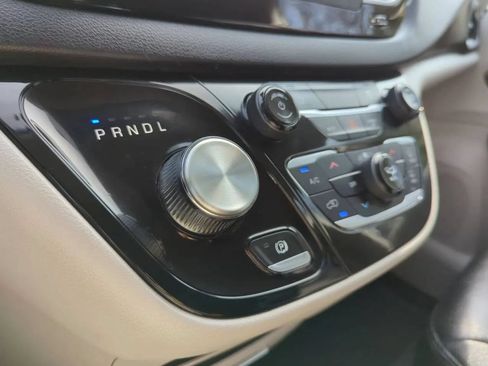 Used 2023 Chrysler Voyager LX FWD image 19