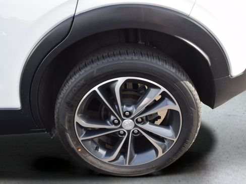 Used 2022 Buick Encore GX Essence AWD/4WD image 7