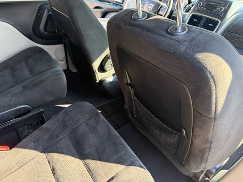 Used 2016 Dodge Grand Caravan SXT image 59