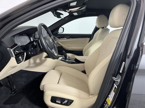 Used 2023 BMW 530i xDrive 530i xDrive w/ Premium Package image 11