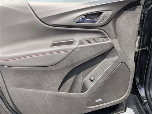 Used 2022 Chevrolet Equinox RS w/ RS Leather Package FWD image 18