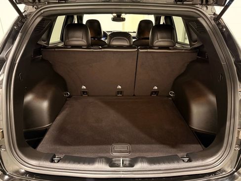 Used 2024 Jeep Compass Latitude image 10