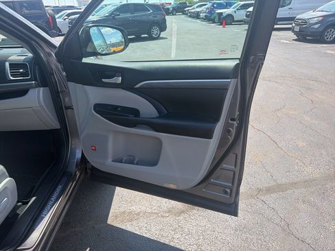 Used 2018 Toyota Highlander Limited AWD/4WD image 34