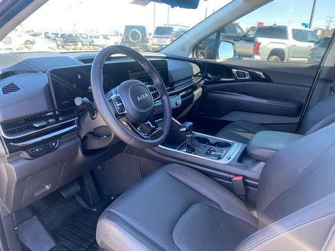 Used 2025 Kia Carnival SX Prestige image 10