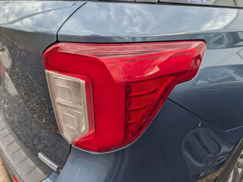 Used 2020 Ford Explorer XLT w/ Equipment Group 202A image 5