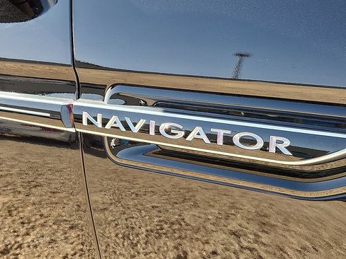 Used 2020 Lincoln Navigator L Reserve w/ Equipment Group 208A Reserve image 8
