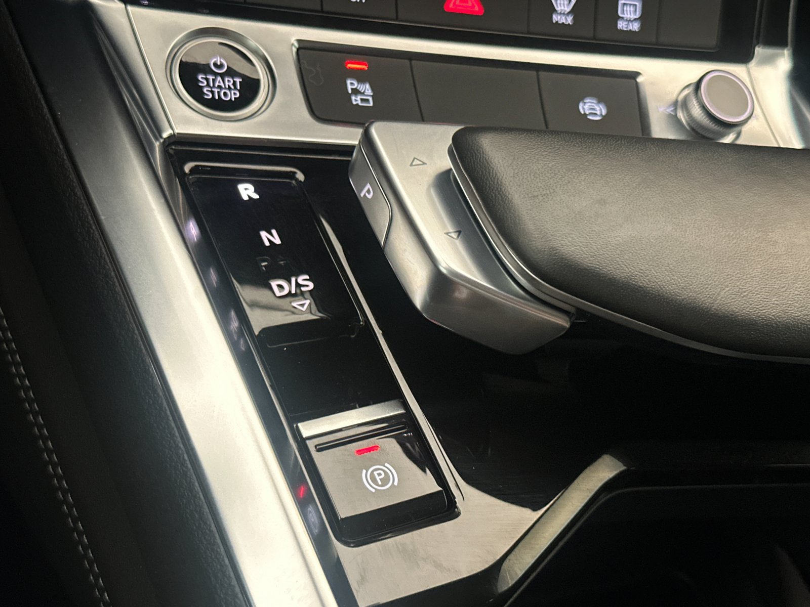 Used 2024 Audi Q8 e-tron Premium Plus AWD/4WD image 20