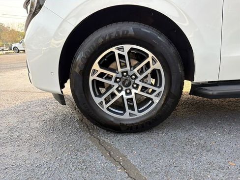 Used 2025 Ford Expedition Active image 29