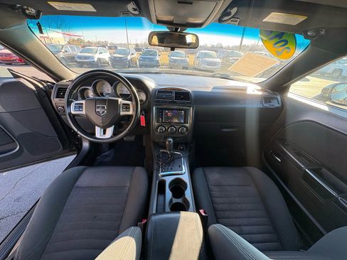 Used 2012 Dodge Challenger SXT image 12