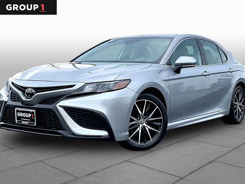 Used 2023 Toyota Camry SE FWD image 1