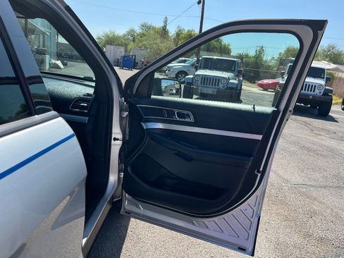 Used 2016 Ford Explorer XLT AWD/4WD image 38