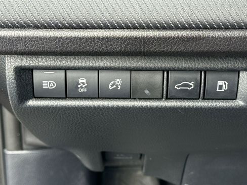 Used 2025 Toyota Camry SE image 17