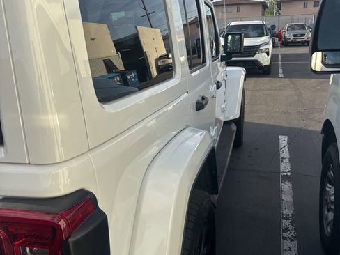 Used 2022 Jeep Wrangler Unlimited Sahara image 5