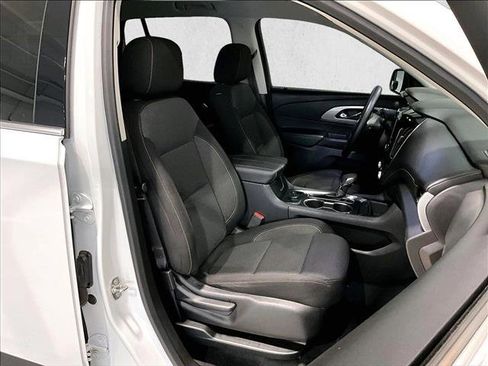 Used 2021 Chevrolet Traverse LS FWD image 9