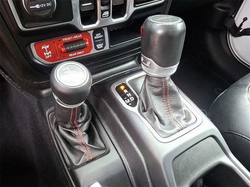 Used 2020 Jeep Gladiator Rubicon image 17