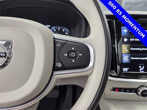 Used 2022 Volvo S60 B5 Momentum image 25