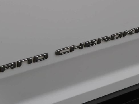 Used 2021 Jeep Grand Cherokee L Limited w/ Luxury Tech Group II image 8