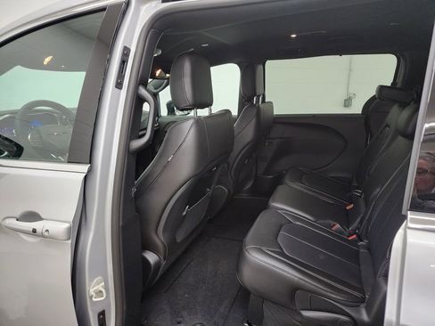 New 2026 Chrysler Pacifica Select image 16