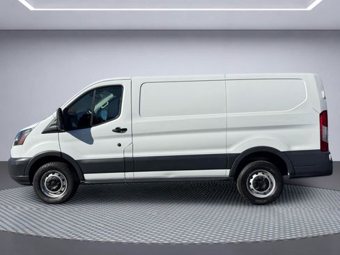 Used 2018 Ford Transit 250 130 Low Roof RWD image 3