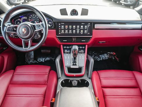 Used 2023 Porsche Cayenne Platinum Edition image 11