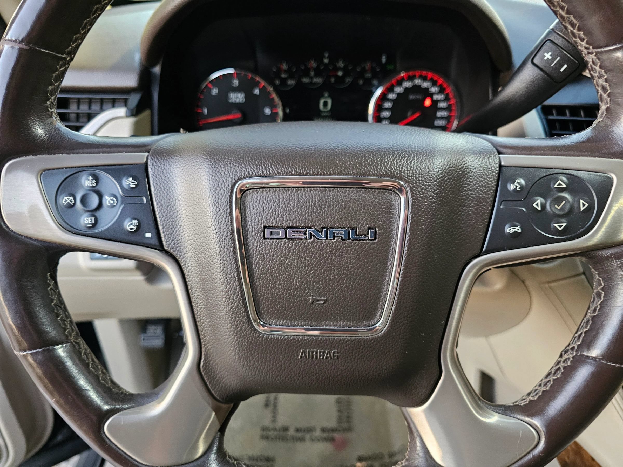 Used 2015 GMC Yukon Denali w/ Premium Package RWD image 11