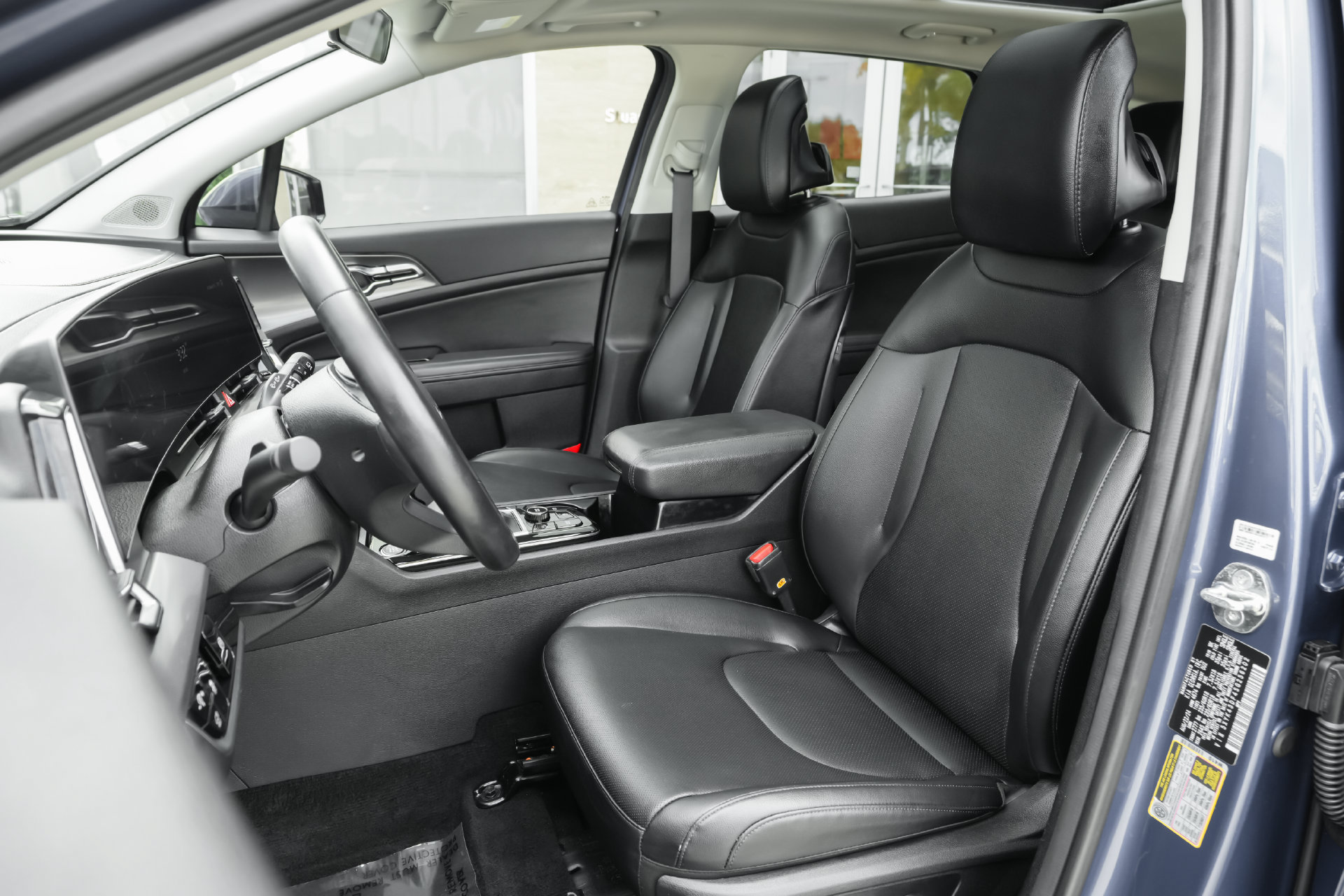 Used 2025 Kia Sportage SX FWD image 3