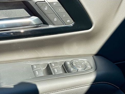 New 2025 Chevrolet Suburban Premier image 19