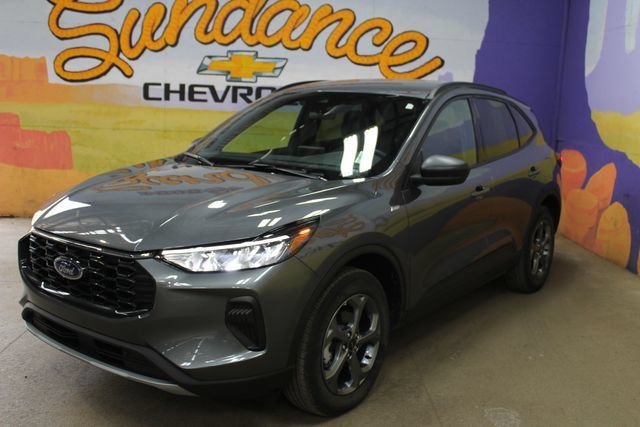 Used 2025 Ford Escape ST-Line AWD/4WD image 2