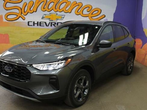 Used 2025 Ford Escape ST-Line AWD/4WD image 2