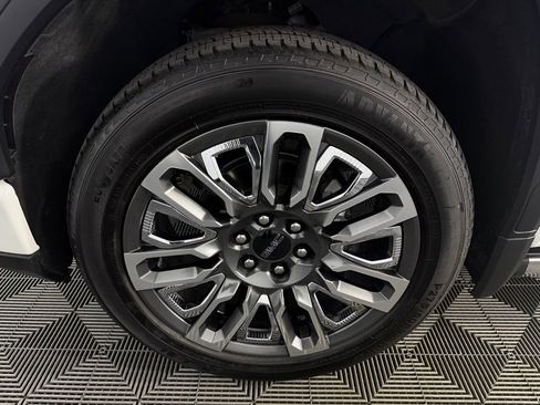 Used 2024 GMC Sierra 1500 Denali Ultimate AWD/4WD image 11